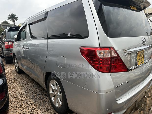 Toyota Alphard 2.4 Petrol FWD 2012 Silver