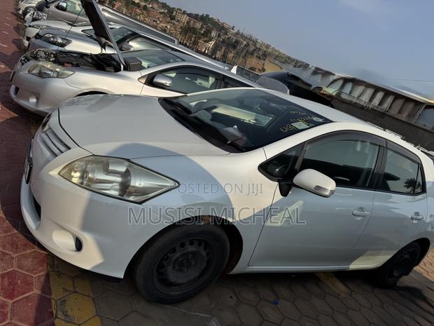 Toyota Auris 2011 White