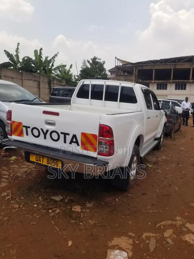 Toyota Hilux 2010 White