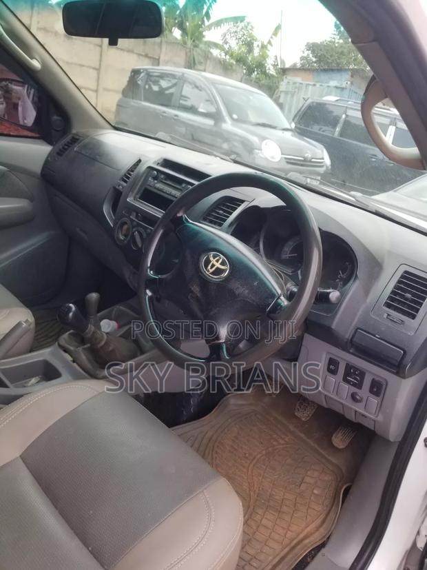 Toyota Hilux 2010 White
