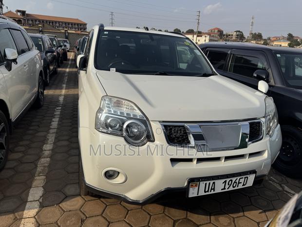Nissan X-Trail 2.0 Petrol XE 2012 White