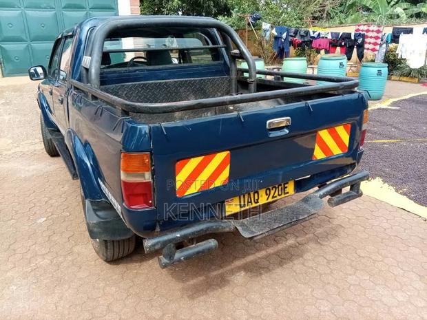Toyota Hilux 1994 Blue