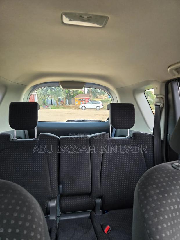 Toyota Ractis 1.5 FWD 2009 Silver