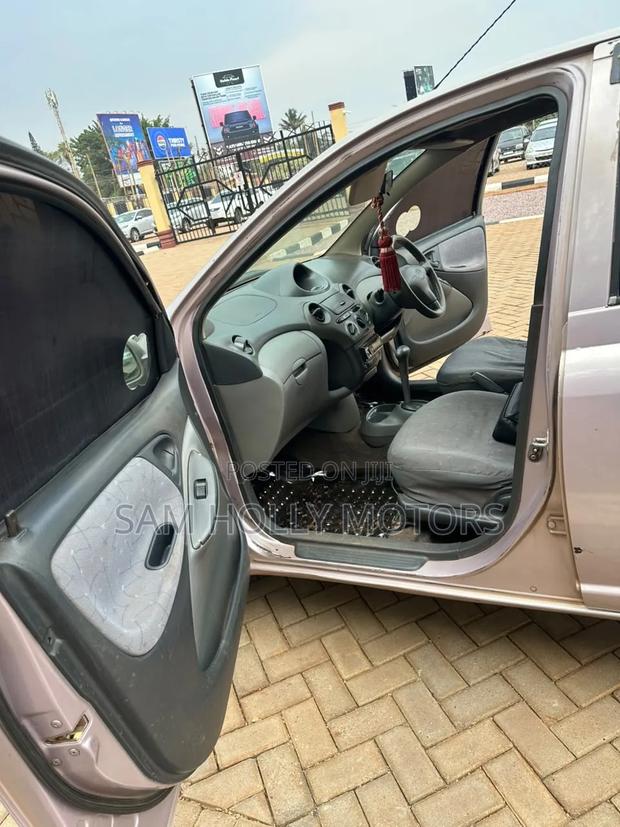 Toyota Vitz 2003 Pink