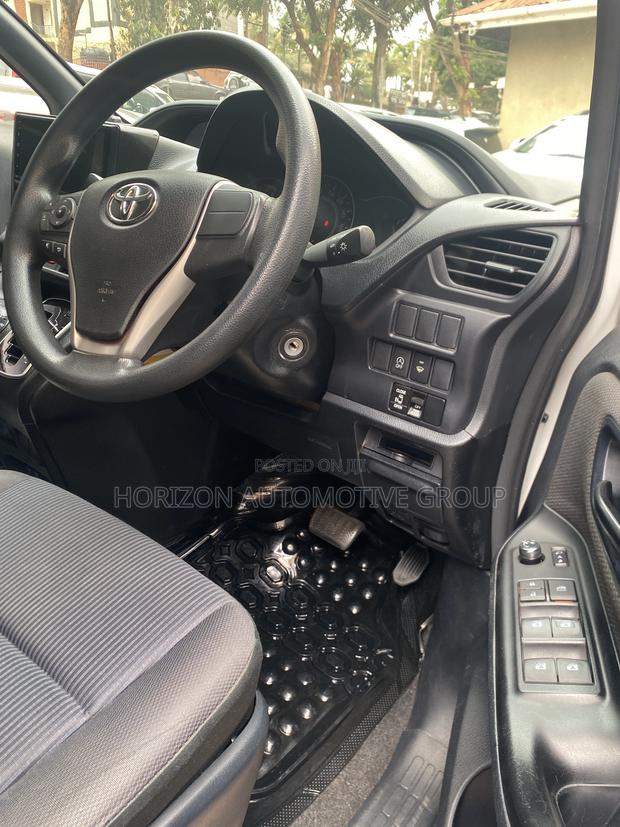 Toyota Noah 2.0 AWD (8 Seater) 2018 White