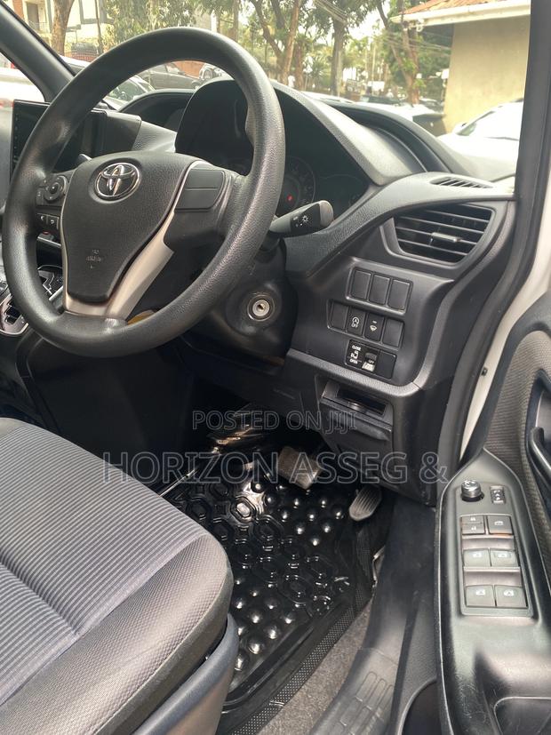 Toyota Noah 2.0 AWD (8 Seater) 2018 White