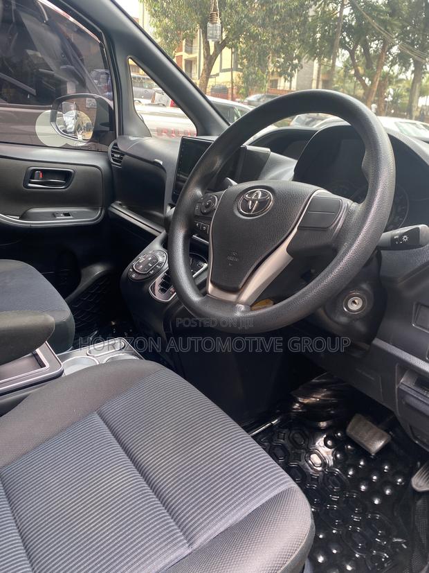 Toyota Noah 2.0 AWD (8 Seater) 2018 White