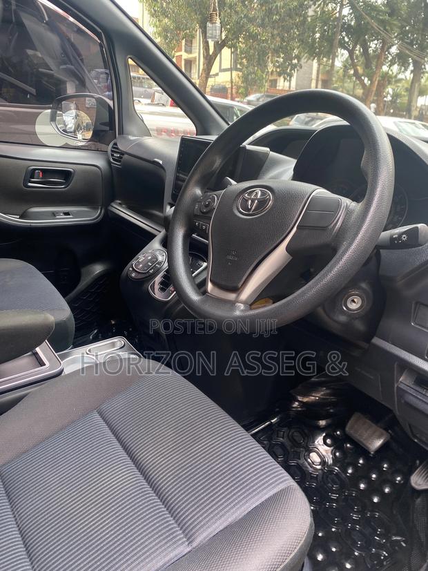 Toyota Noah 2.0 AWD (8 Seater) 2018 White