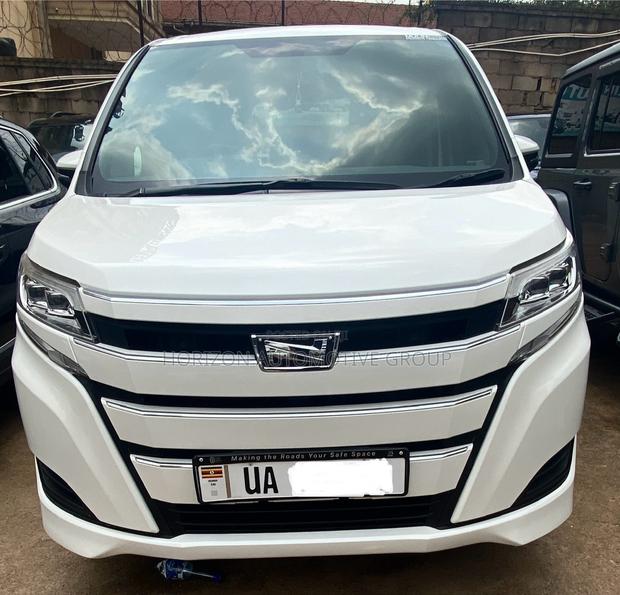 Toyota Noah 2.0 AWD (8 Seater) 2018 White