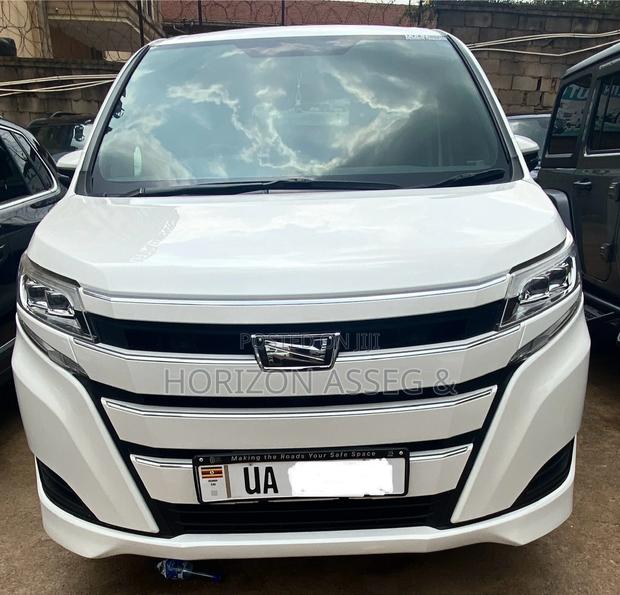 Toyota Noah 2.0 AWD (8 Seater) 2018 White