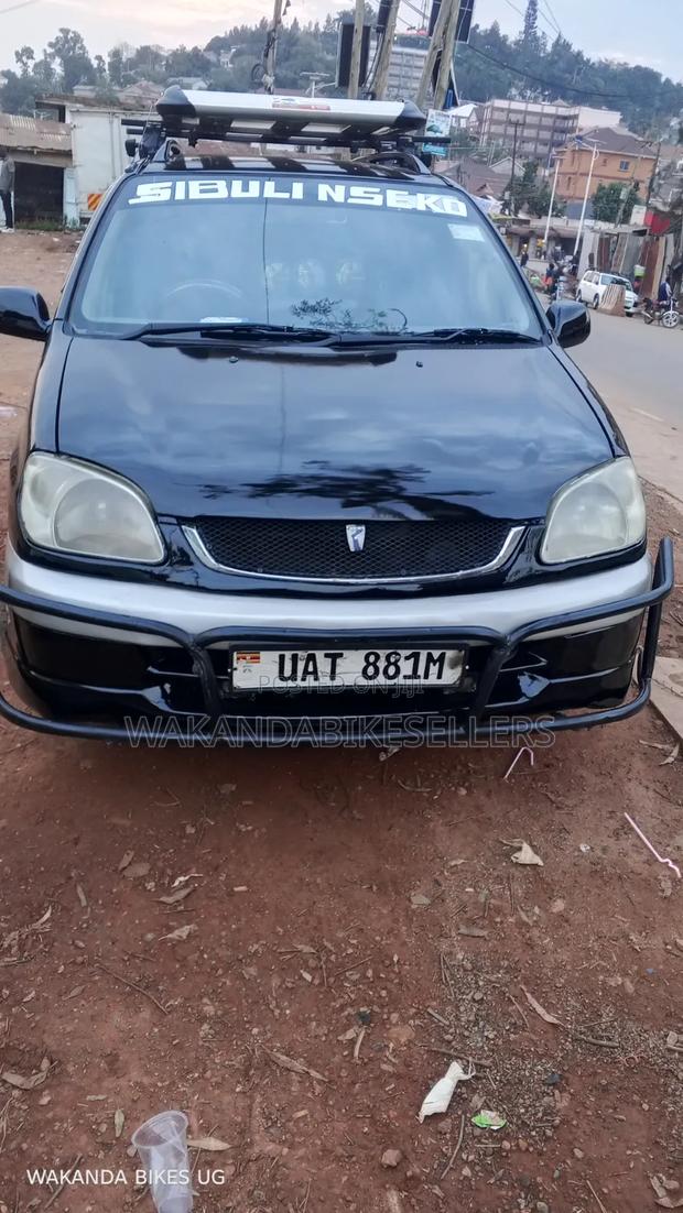 Toyota Raum 2000 Black