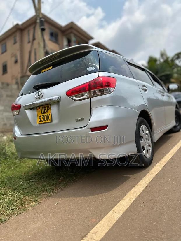 Toyota Wish 2010 Silver