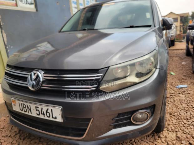 Volkswagen Tiguan S 4Motion 4dr SUV AWD (2.0L 4cyl Turbo 6A) 2014