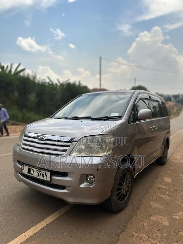 Toyota Noah 2002 Silver