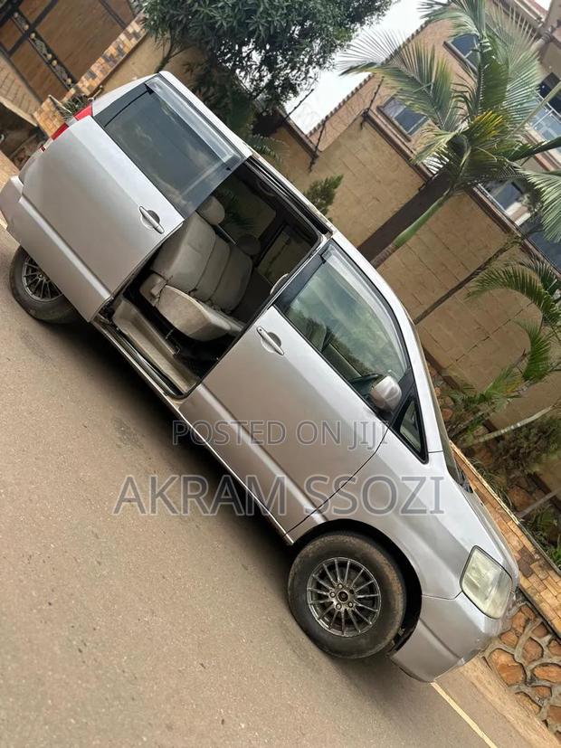 Toyota Noah 2002 Silver