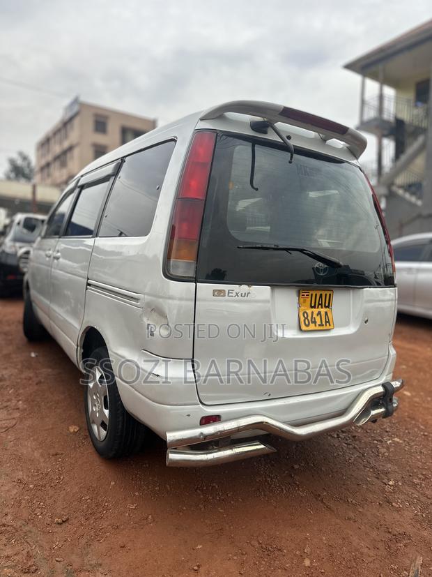 Toyota TownAce Noah 1998 White
