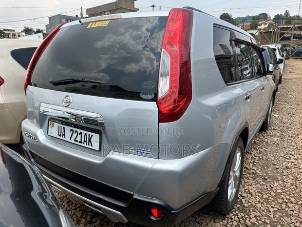 Nissan X-Trail 2011 Silver