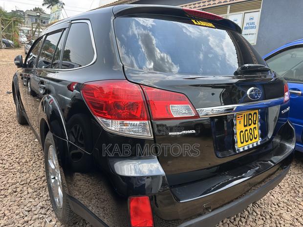 Subaru Outback 2.5i Limited 2011 Black