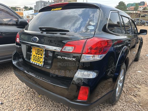 Subaru Outback 2.5i Limited 2011 Black