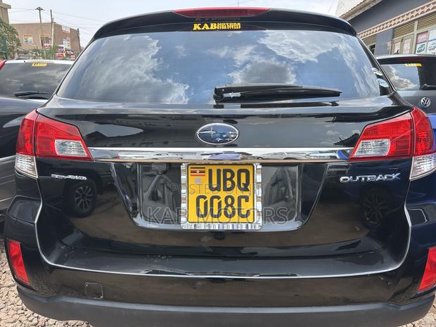 Subaru Outback 2.5i Limited 2011 Black