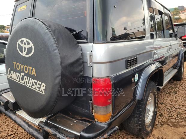 Toyota Land Cruiser 90 1997 Silver