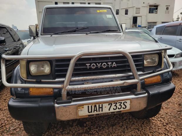 Toyota Land Cruiser 90 1997 Silver
