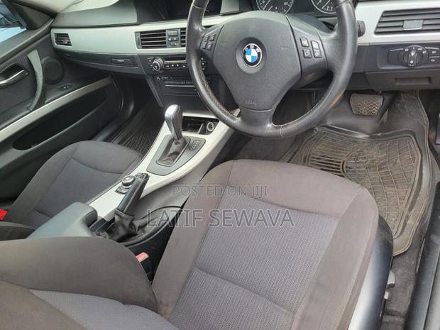 BMW 320i Sedan RWD 2008 Silver