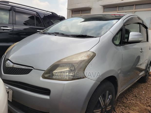 Toyota Ractis 1.5 AWD 2007 Silver