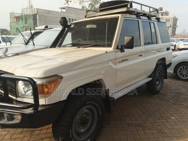 Toyota Land Cruiser Prado 2017 White