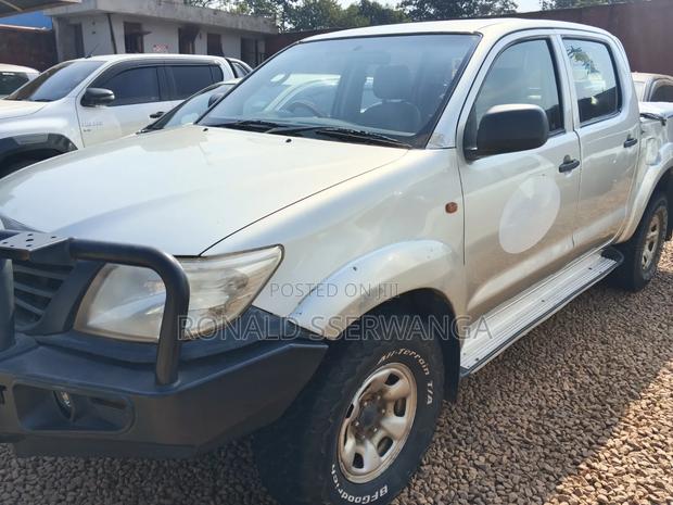 Toyota Hilux 2014 Silver