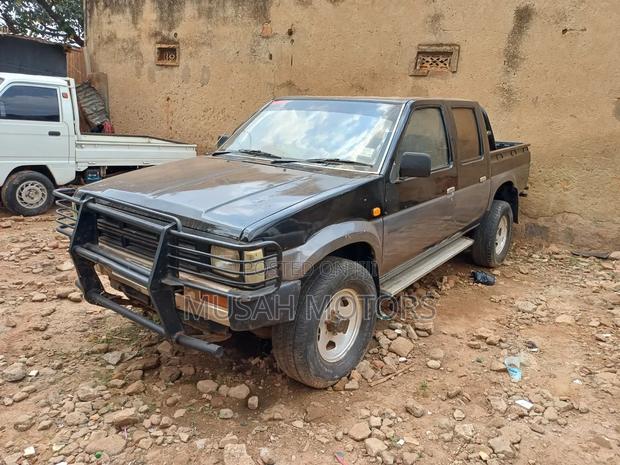 Nissan Pick-Up 1994 Gray