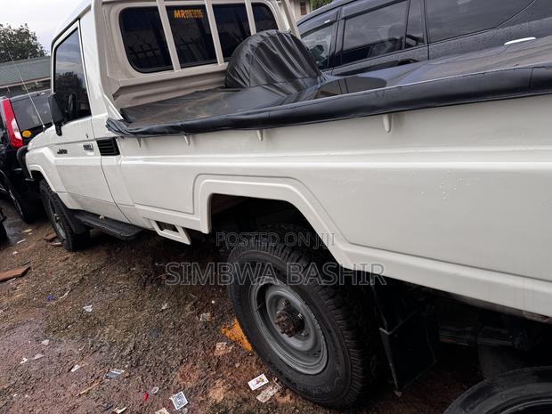 Toyota Land Cruiser 2015 White