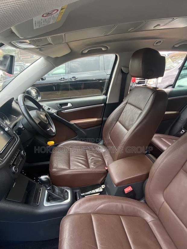 Volkswagen Tiguan S 4dr SUV (2.0L 4cyl Turbo 6A) 2015 Black