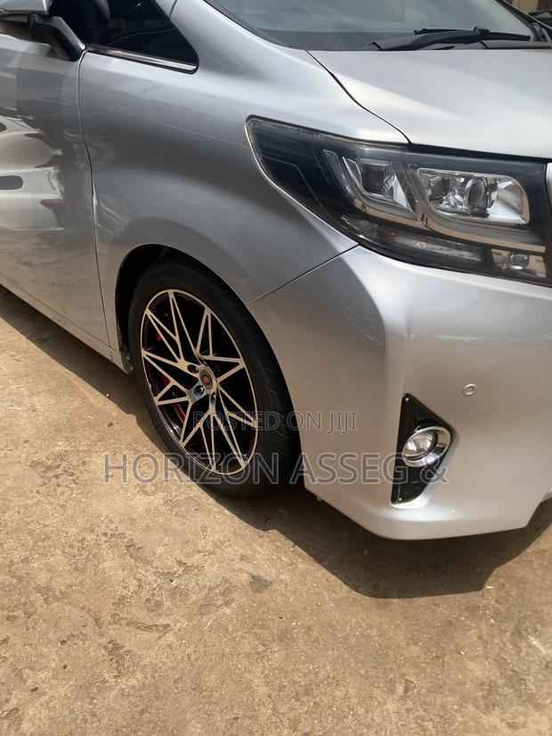Toyota Alphard 2.5 Petrol AWD 2018 Silver