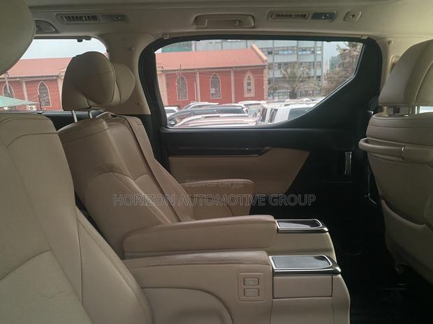 Toyota Alphard 2.5 Petrol AWD 2018 Silver