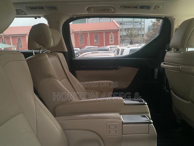 Toyota Alphard 2.5 Petrol AWD 2018 Silver