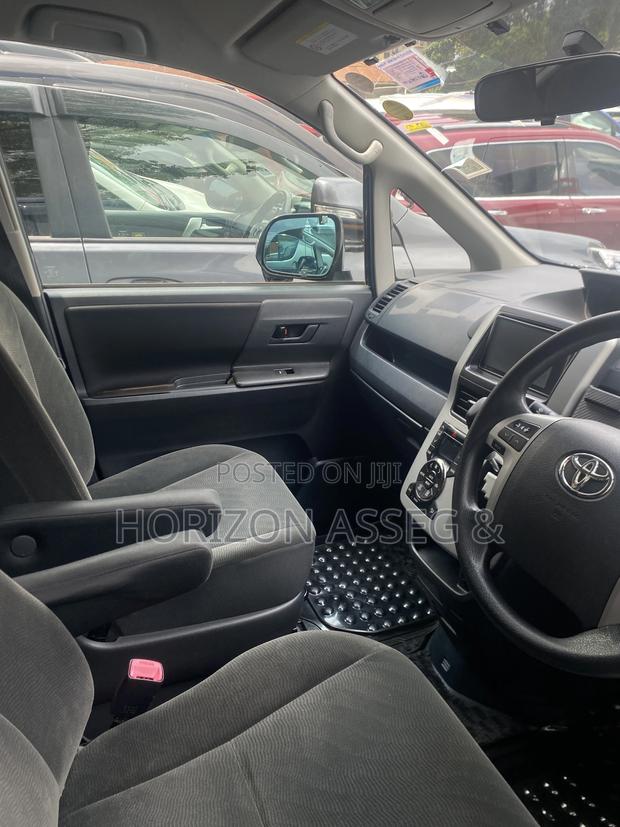 Toyota Noah 2012 Teal