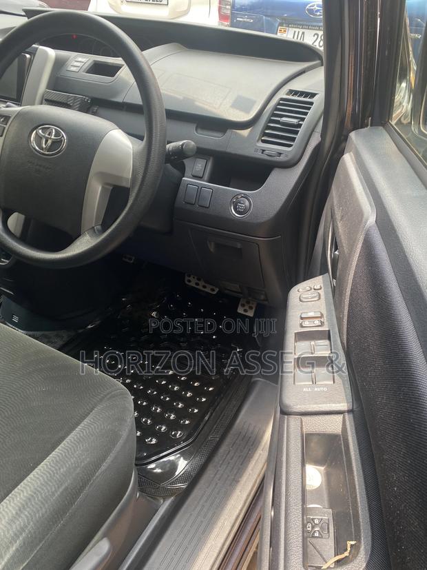 Toyota Noah 2012 Teal