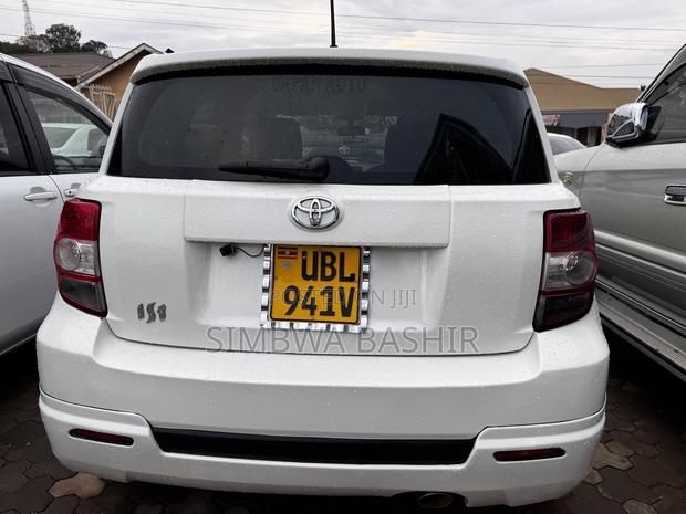 Toyota IST 2009 White