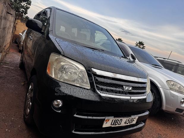 Toyota Noah 2006 Black