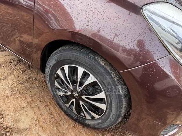 Toyota Vitz 2010 Burgundy