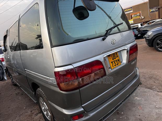 Toyota Regius 1998 Silver