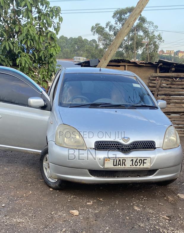 Toyota Vitz 2003 Silver