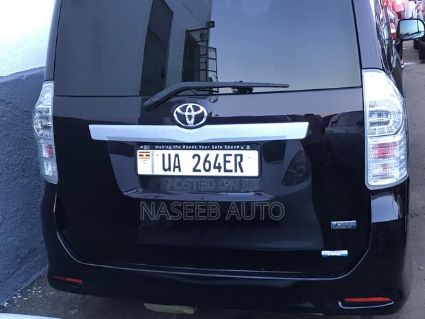 Toyota Noah 2011 Black