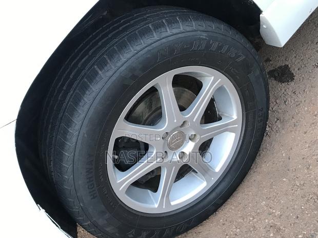 Toyota Vanguard 2008 White
