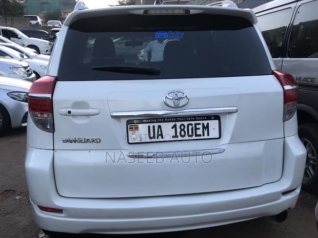 Toyota Vanguard 2008 White