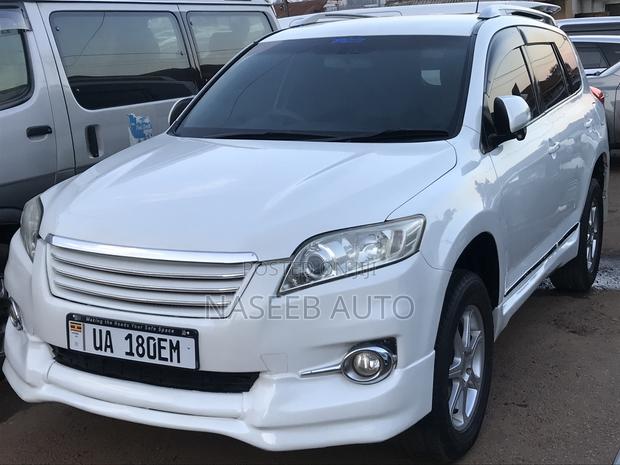 Toyota Vanguard 2008 White