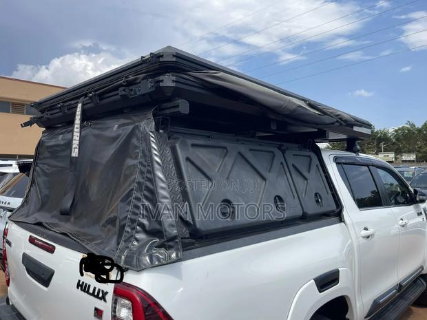 Toyota Hilux 2023 White