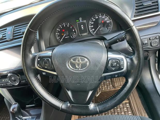 Toyota Premio 2017 Silver