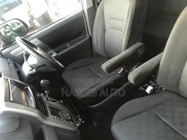 Toyota Noah 2008 Gray